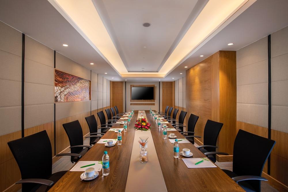 Holiday Inn Agra Mg Road An Ihg Hotel Agra (Uttar Pradesh) Exterior foto Meeting room at the hotel